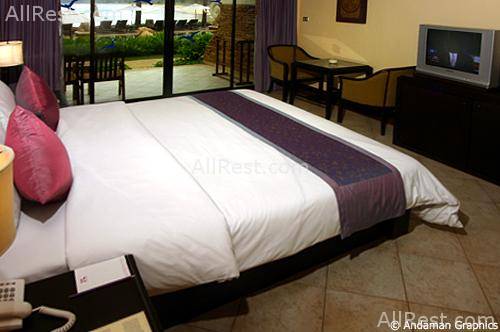 Karon Beach Resort & Spa 11